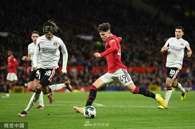 在这个足球 在这个足球